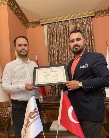 Batman Şube Başkanımız Ömer Çakırbeyli'ye TÜRES İl Temsilcilik Belgesi'ni teslim ettik